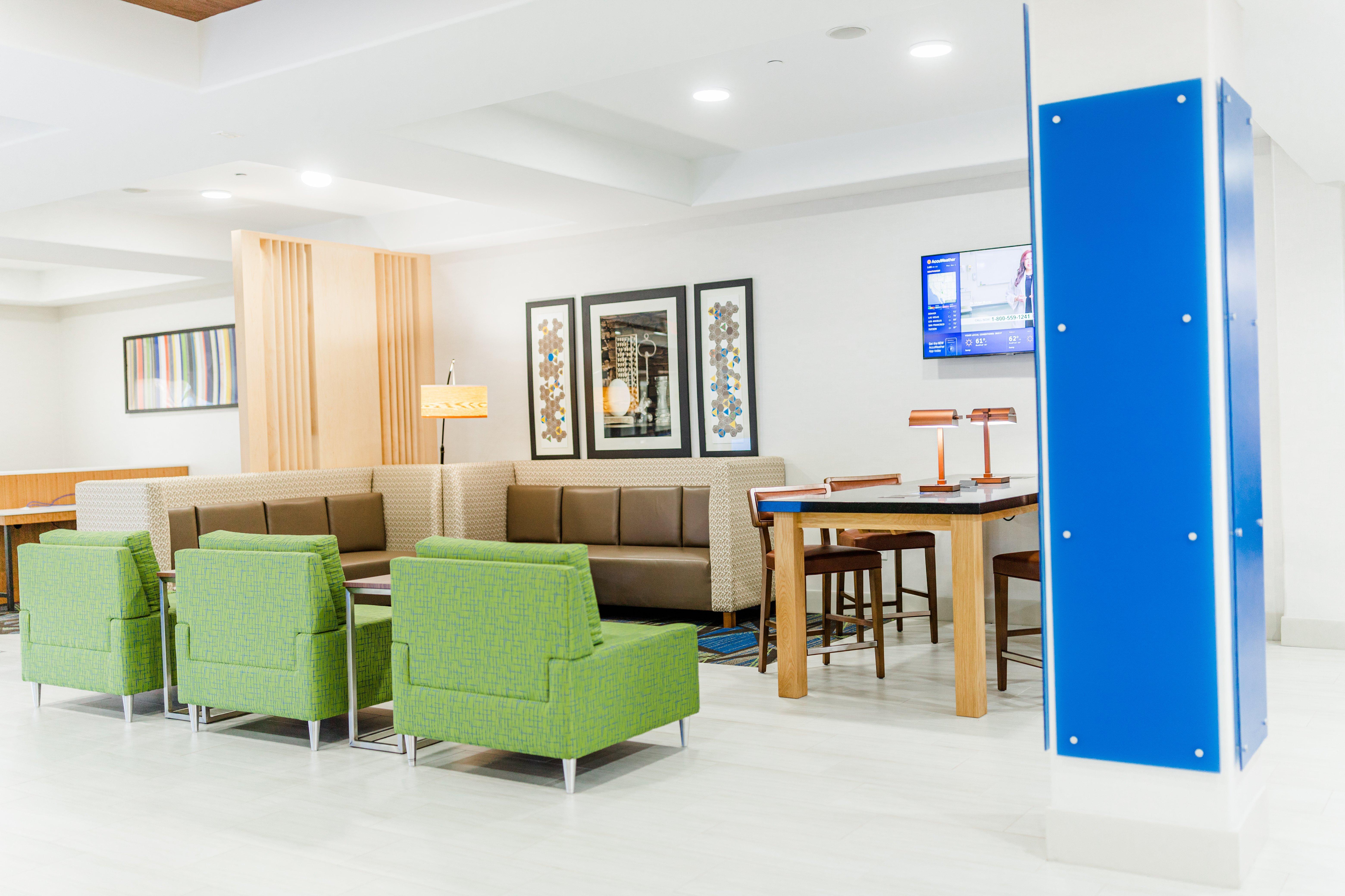 Holiday Inn Express - Andalusia By Ihg Exteriér fotografie